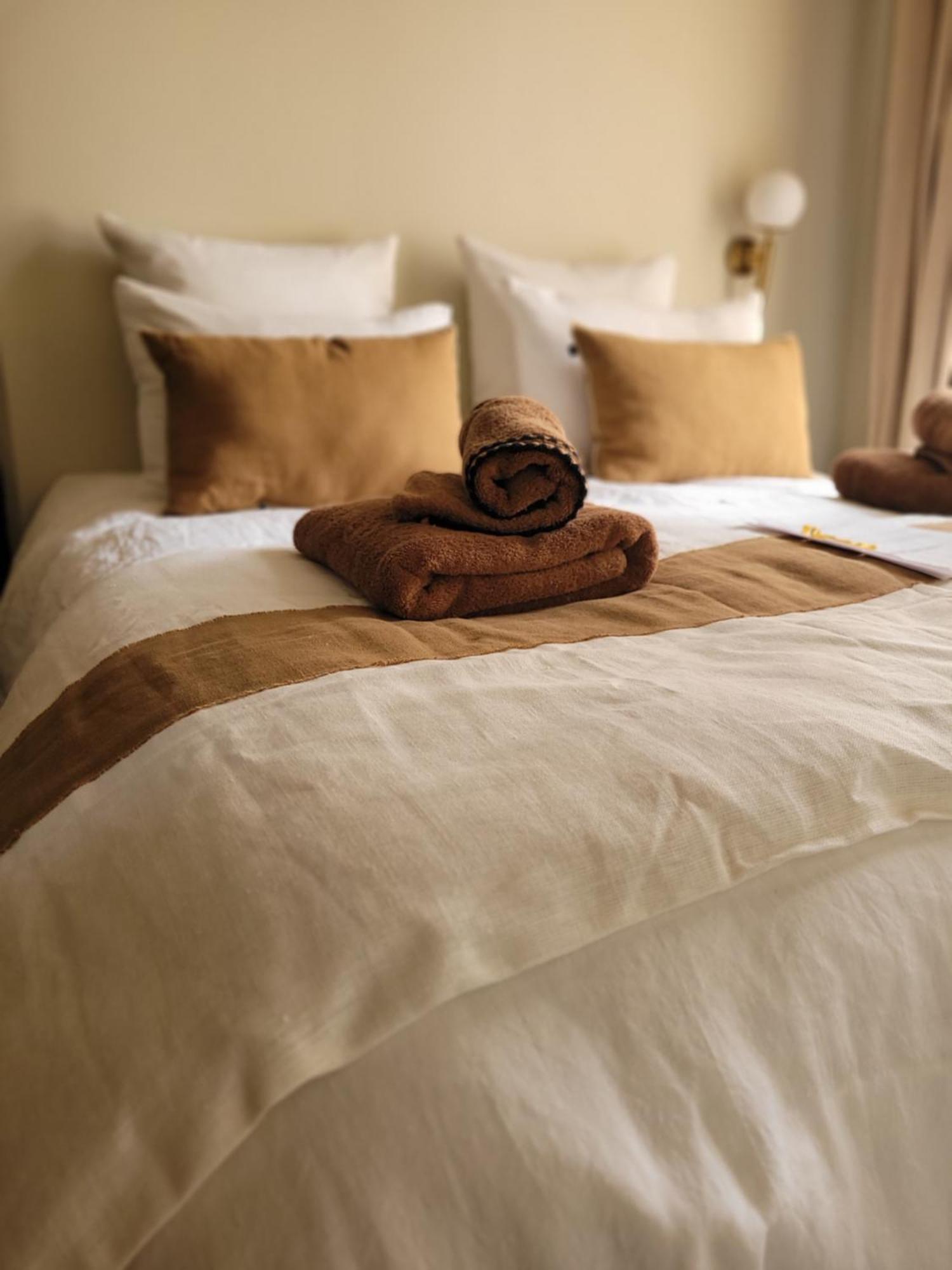 Tresors De Sens Bed & Breakfast Oda fotoğraf