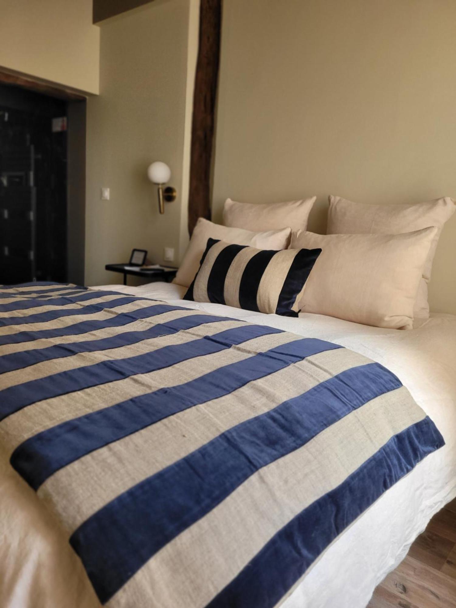 Tresors De Sens Bed & Breakfast Oda fotoğraf